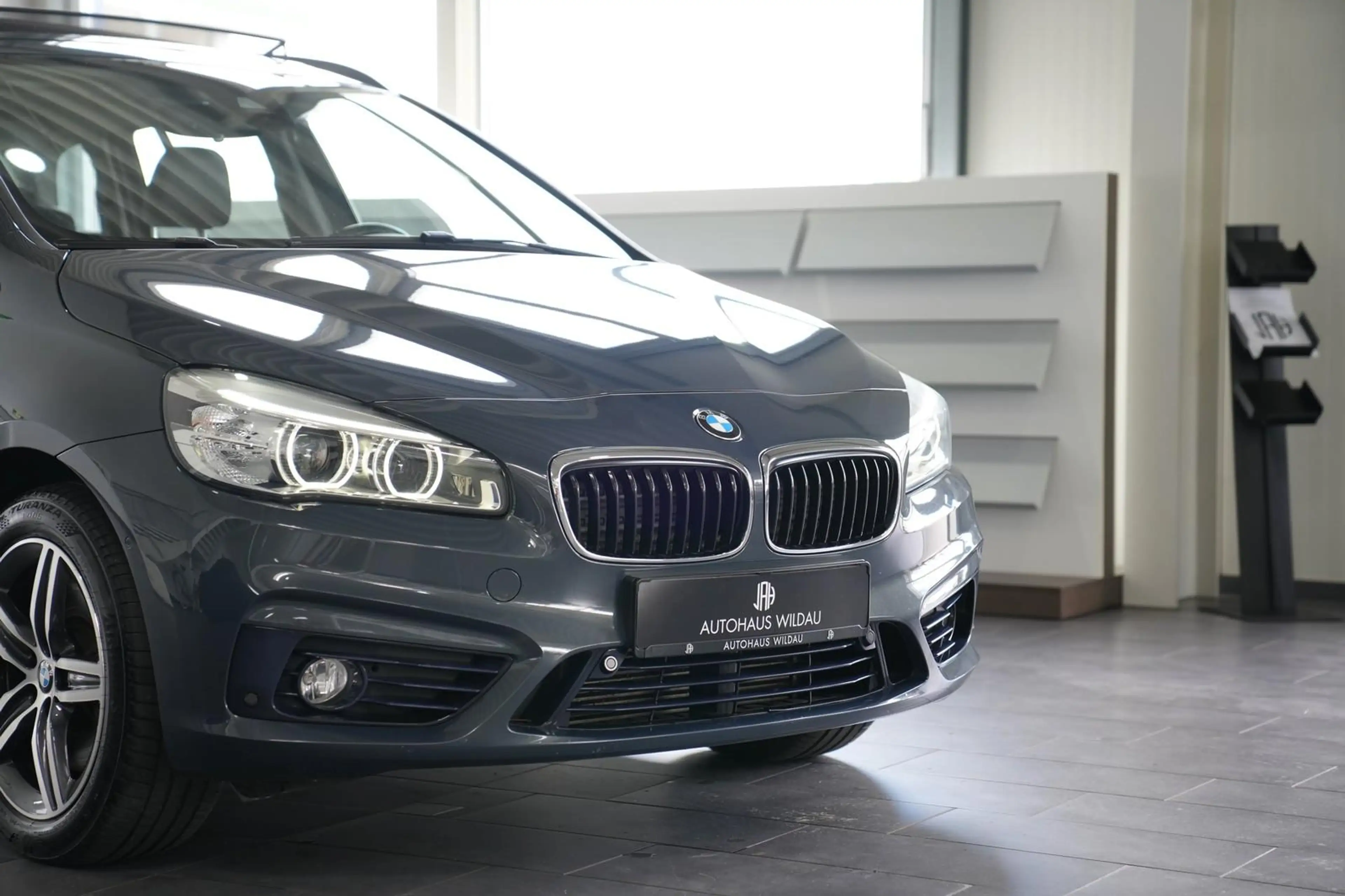 BMW 220 d xDrive Sport Line *AUT*PANO*LED*NAV*AHK* — photo 6