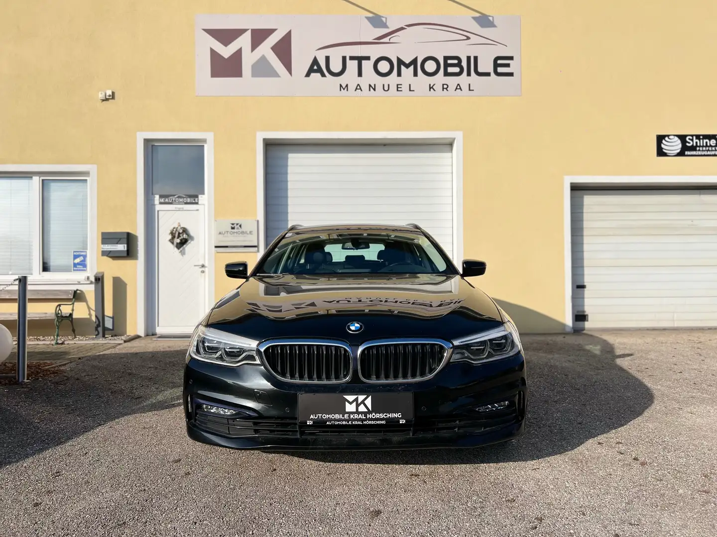 BMW 530 d xDrive Sport Line*HUD*AHK*RFK*SITZHEIZUNG*LEDER* Schwarz - 2