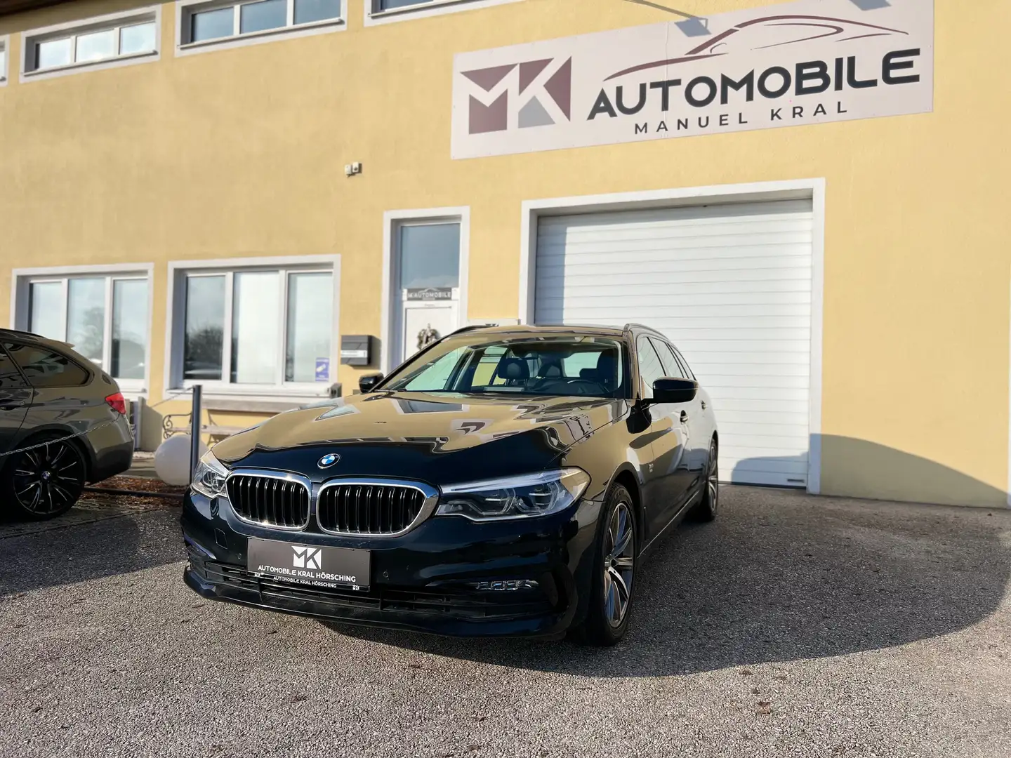BMW 530 d xDrive Sport Line*HUD*AHK*RFK*SITZHEIZUNG*LEDER* Schwarz - 1