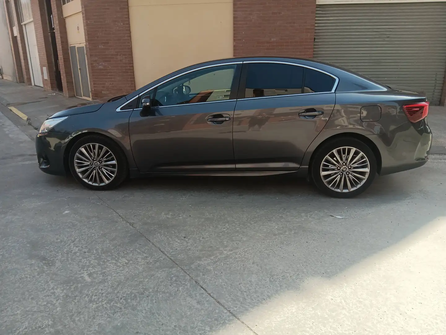 Toyota Avensis Avensis 150D Executive Executive Gris - 2