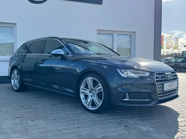 Audi S4 Avant view 2