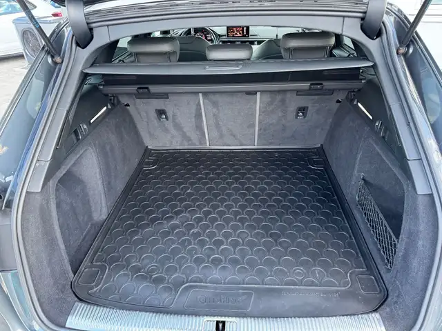 Audi S4 view 24