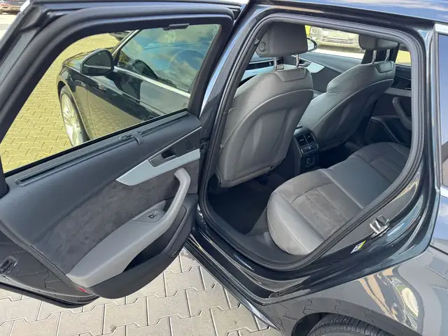 Audi S4 view 19