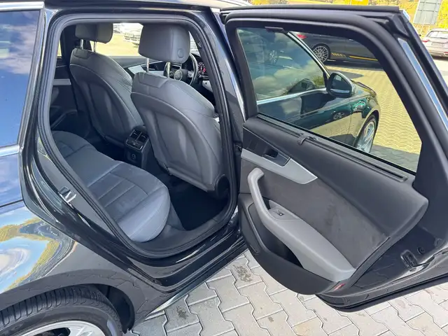 Audi S4 view 22