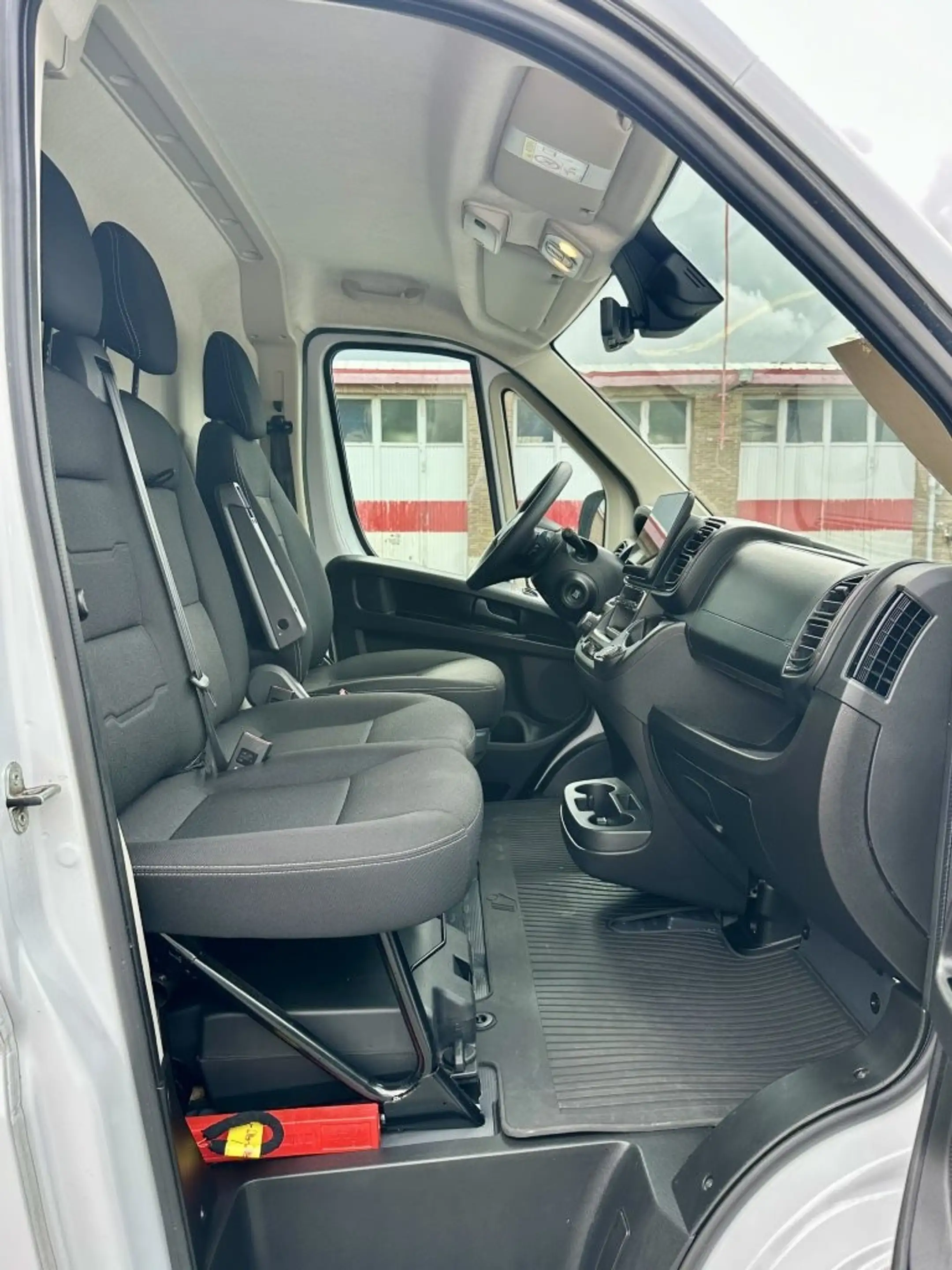 Peugeot Boxer ELECTRIC 435 L3H2- TOT 420 KM - 33.900€ - Leasing 1.173€/M — photo 9