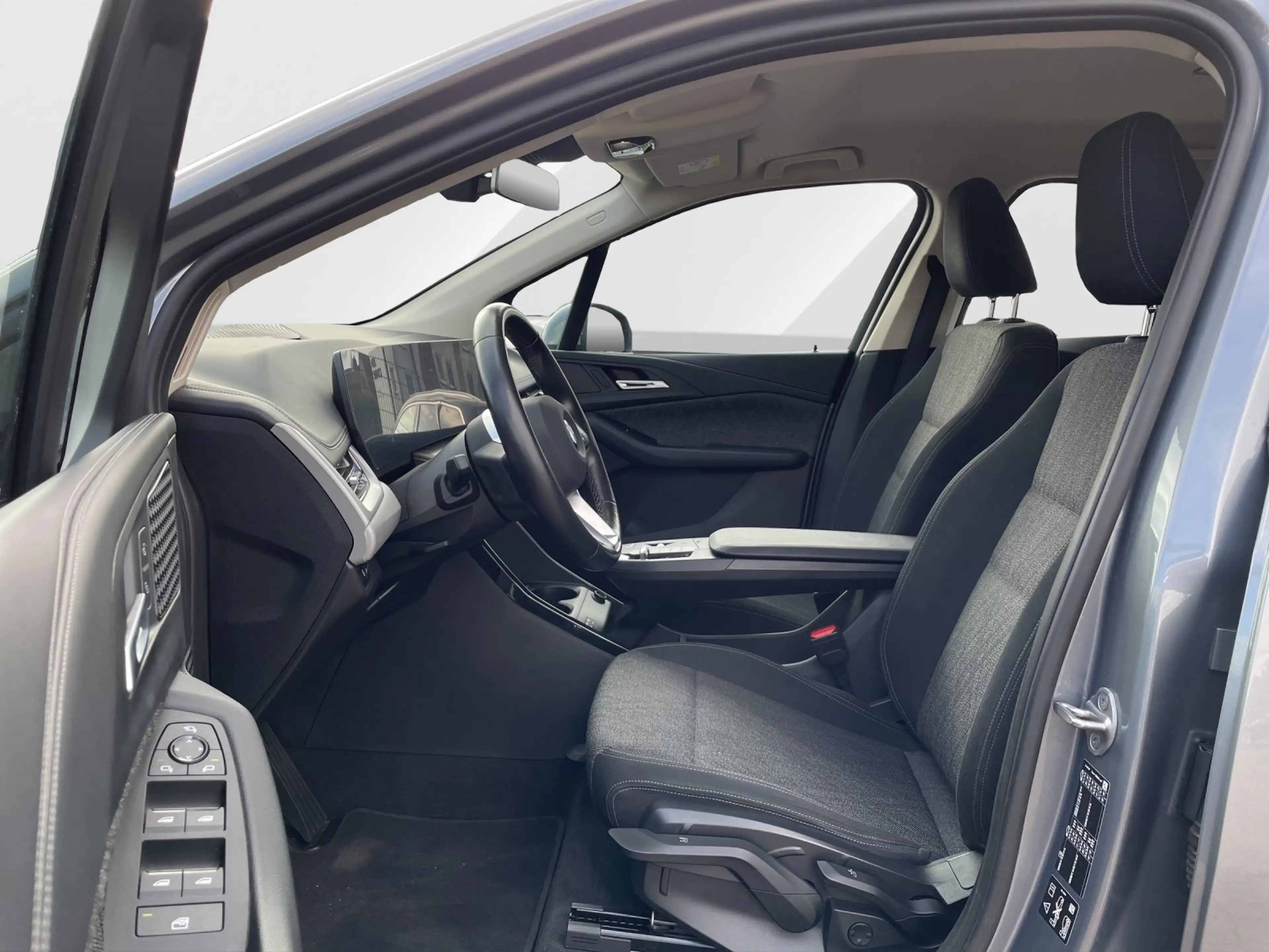 BMW 223 i xDrive Active Tourer — photo 9