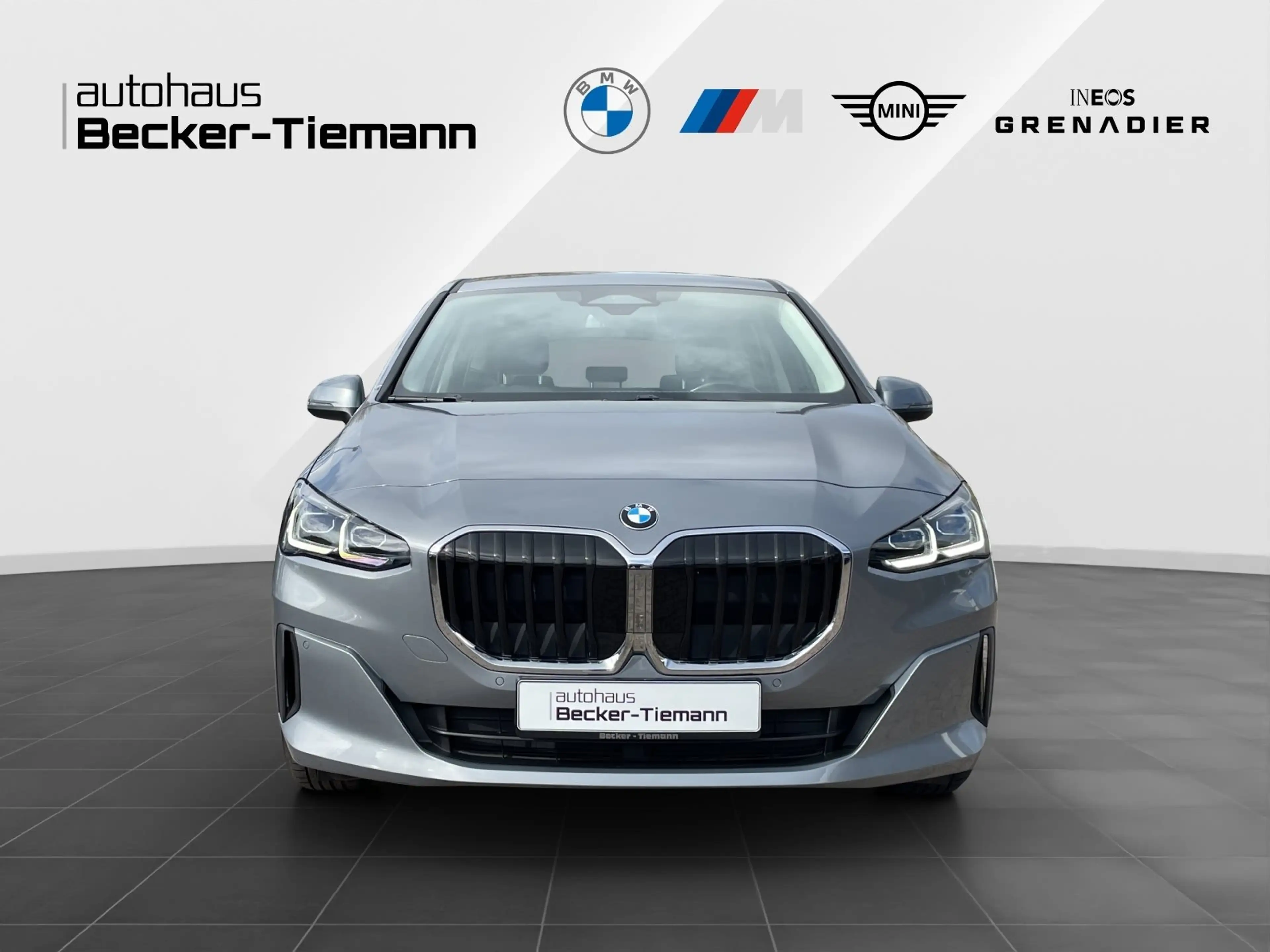 BMW 223 i xDrive Active Tourer — photo 2