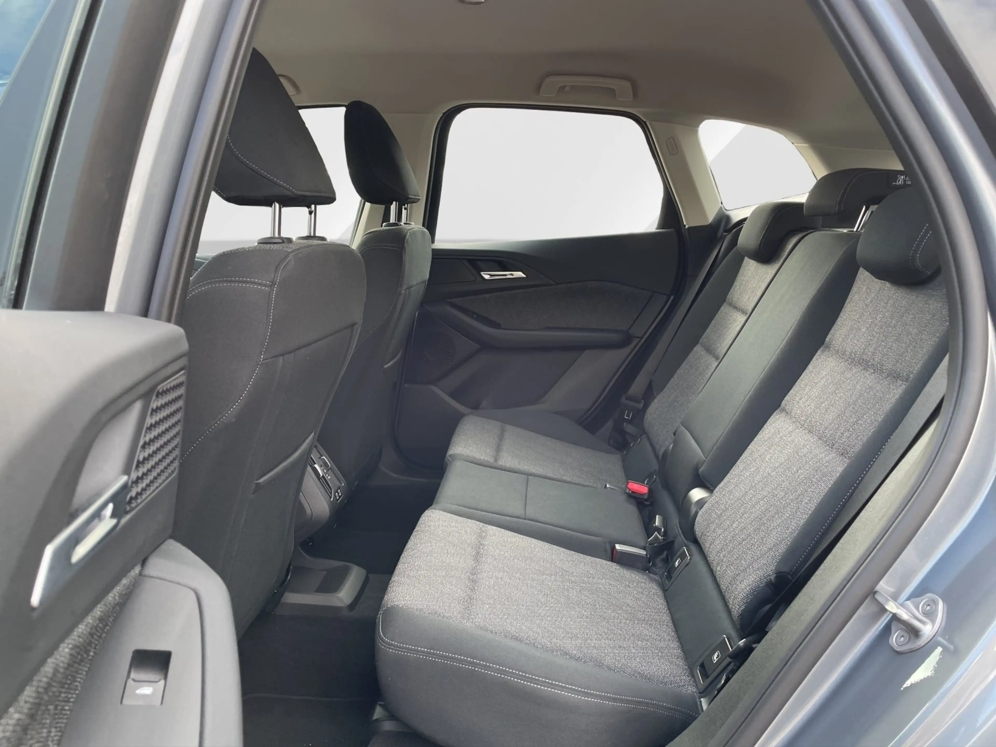 BMW 223 i xDrive Active Tourer — photo 10