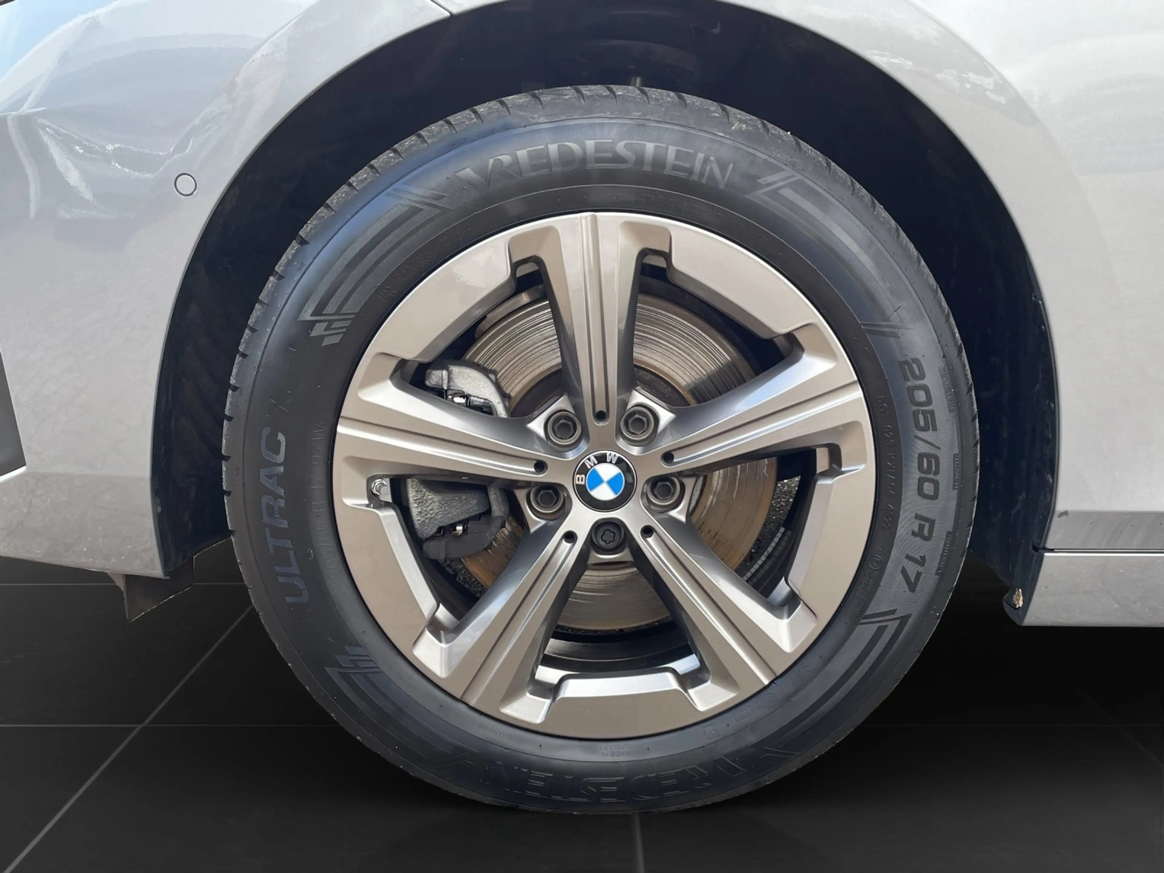 BMW 223 i xDrive Active Tourer — photo 13