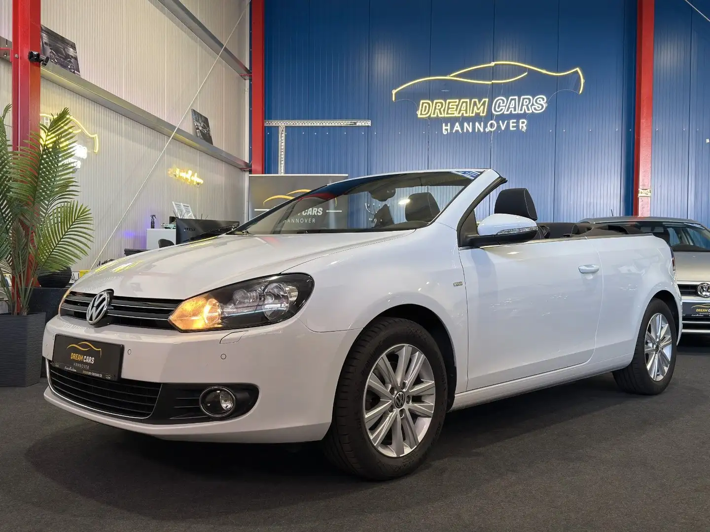 Volkswagen Golf VI Cabriolet Cup*TEMPOMAT*PDC*BT*KLIMAAUTO. Wit - 1