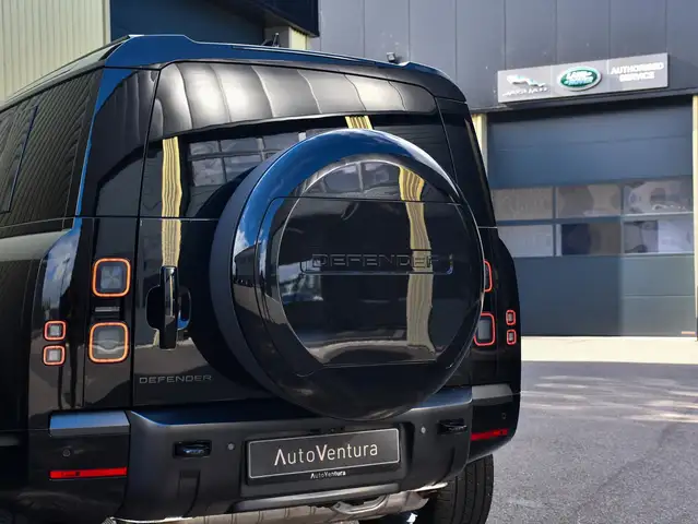 Land Rover Defender view 13