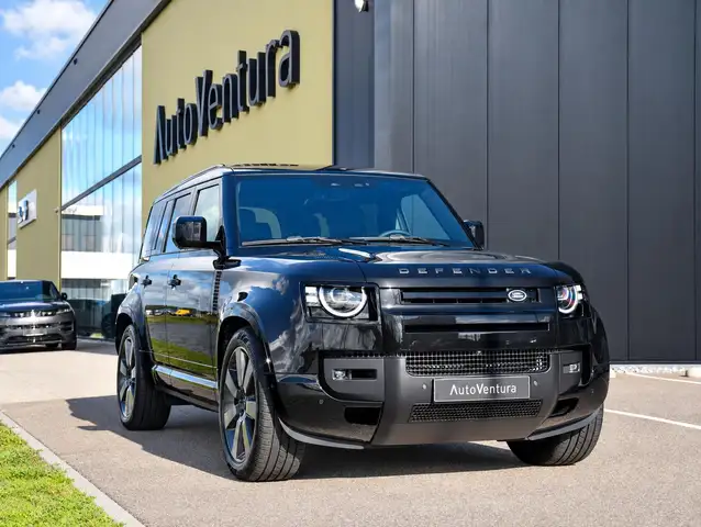Land Rover Defender view 3