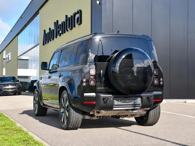 Land Rover Defender view 4