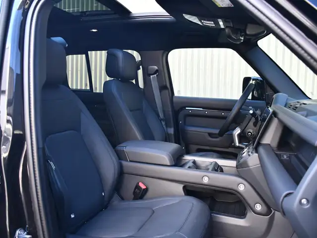 Land Rover Defender view 7