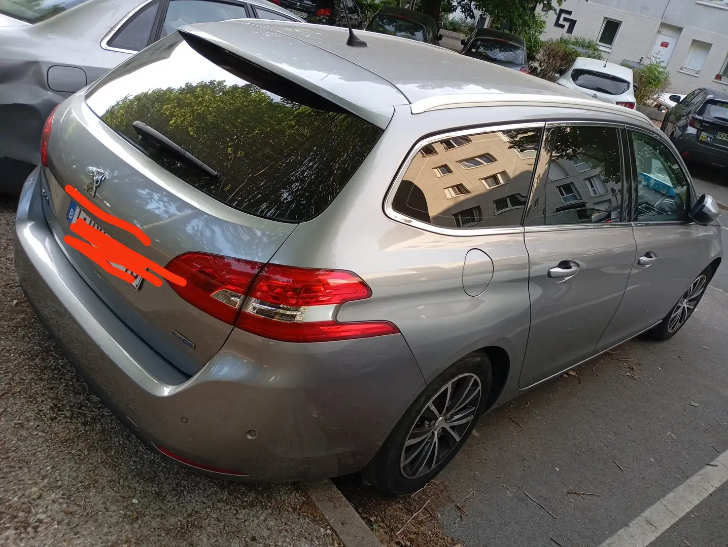 Peugeot 308 SW 1.6 e-HDi 115ch FAP BVM6 Série Spéciale Style Grijs - 2