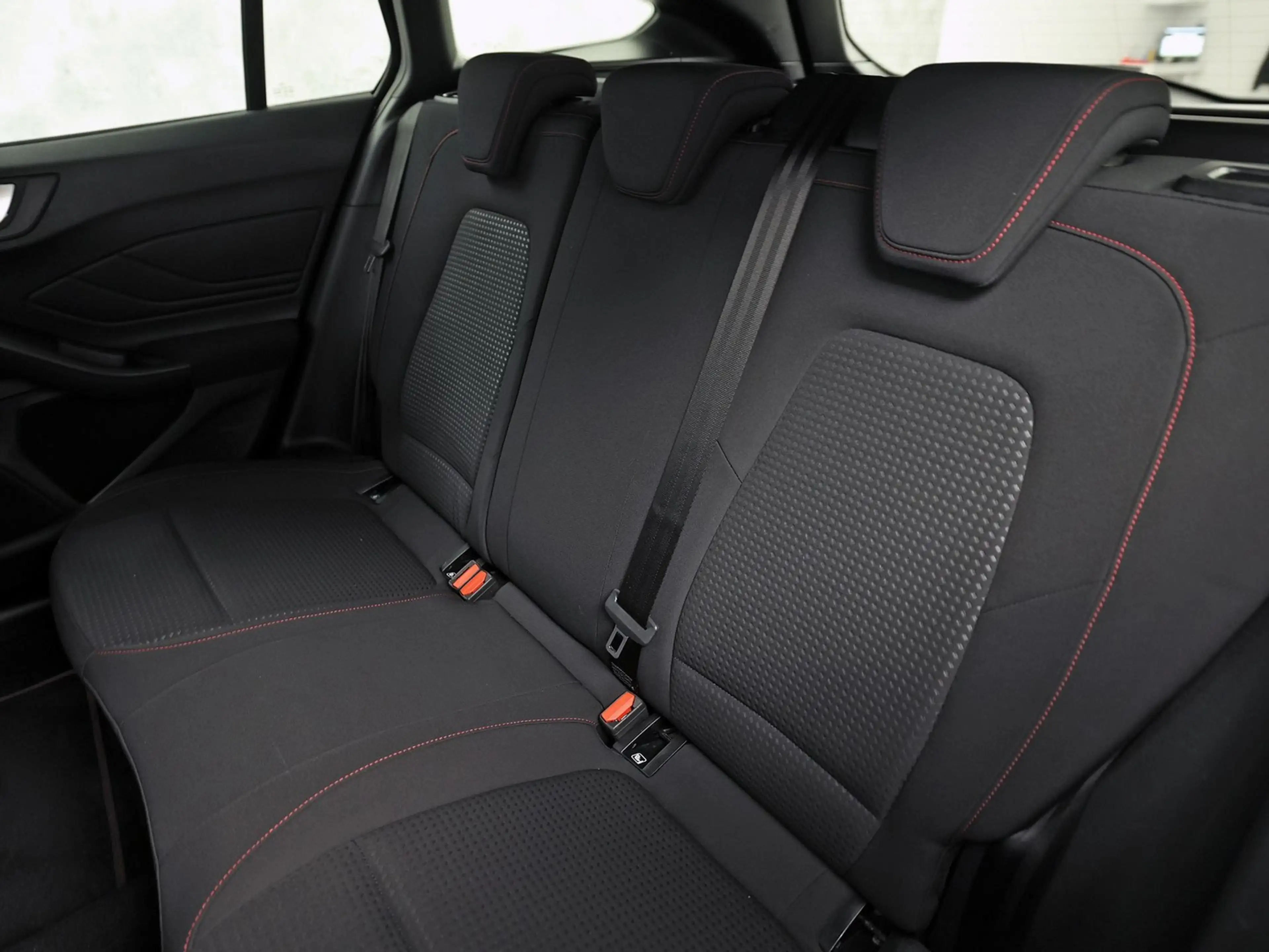 Ford Focus Wagon 1.0 EcoBoost ST Line Automaat (APPLE CARPLAY — photo 17