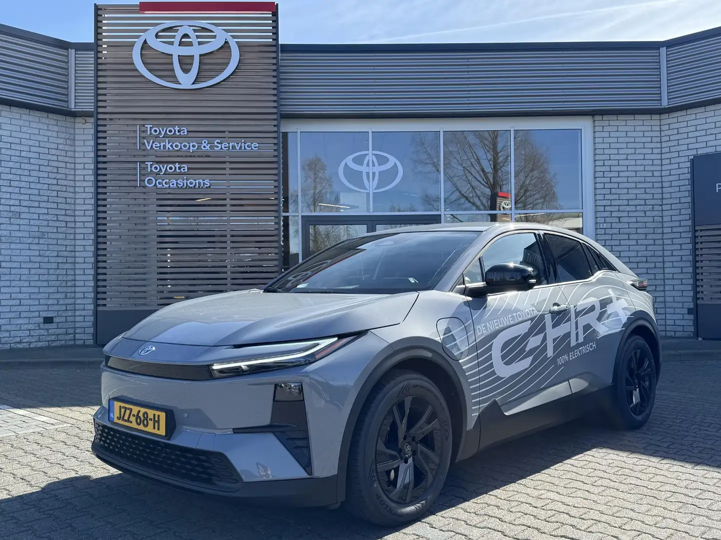 Toyota C-HR+ FIRST EDITION 77KWH WLTP-607KM EL-ACHTERKLEP PRIVA Gris - 1
