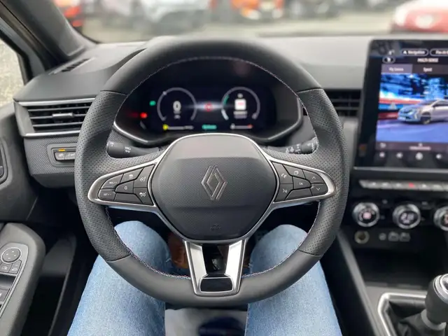 Renault Clio view 8