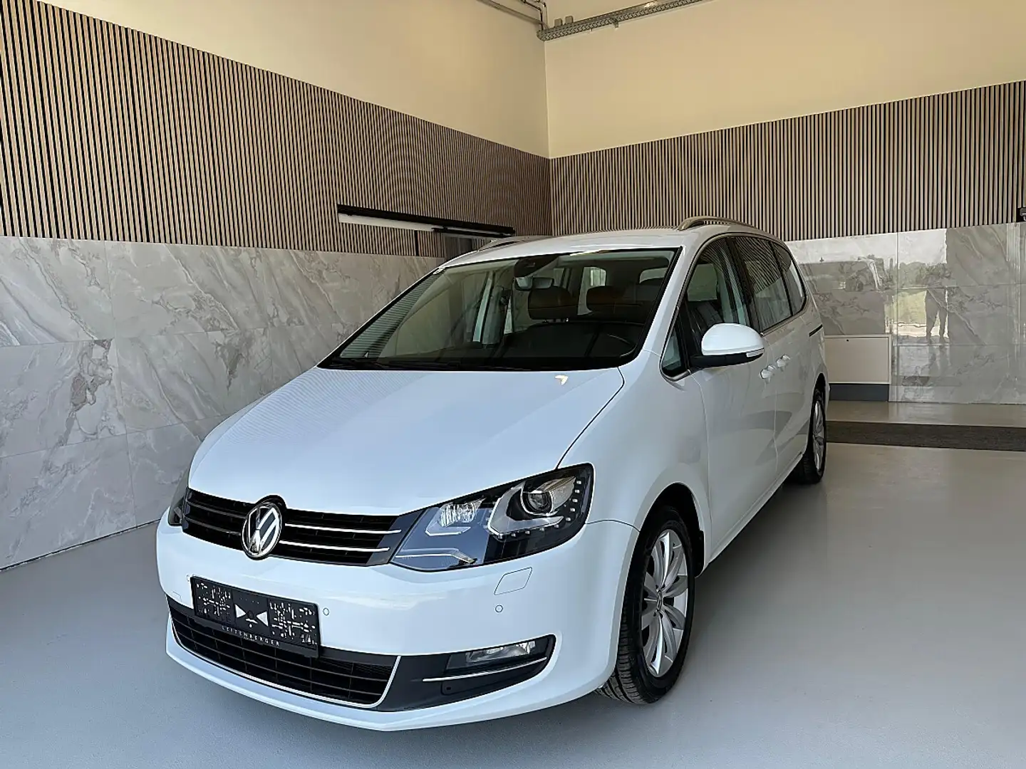 Volkswagen Sharan Business+ SCR 2,0 TDI 7 Sitze DSG Weiß - 1