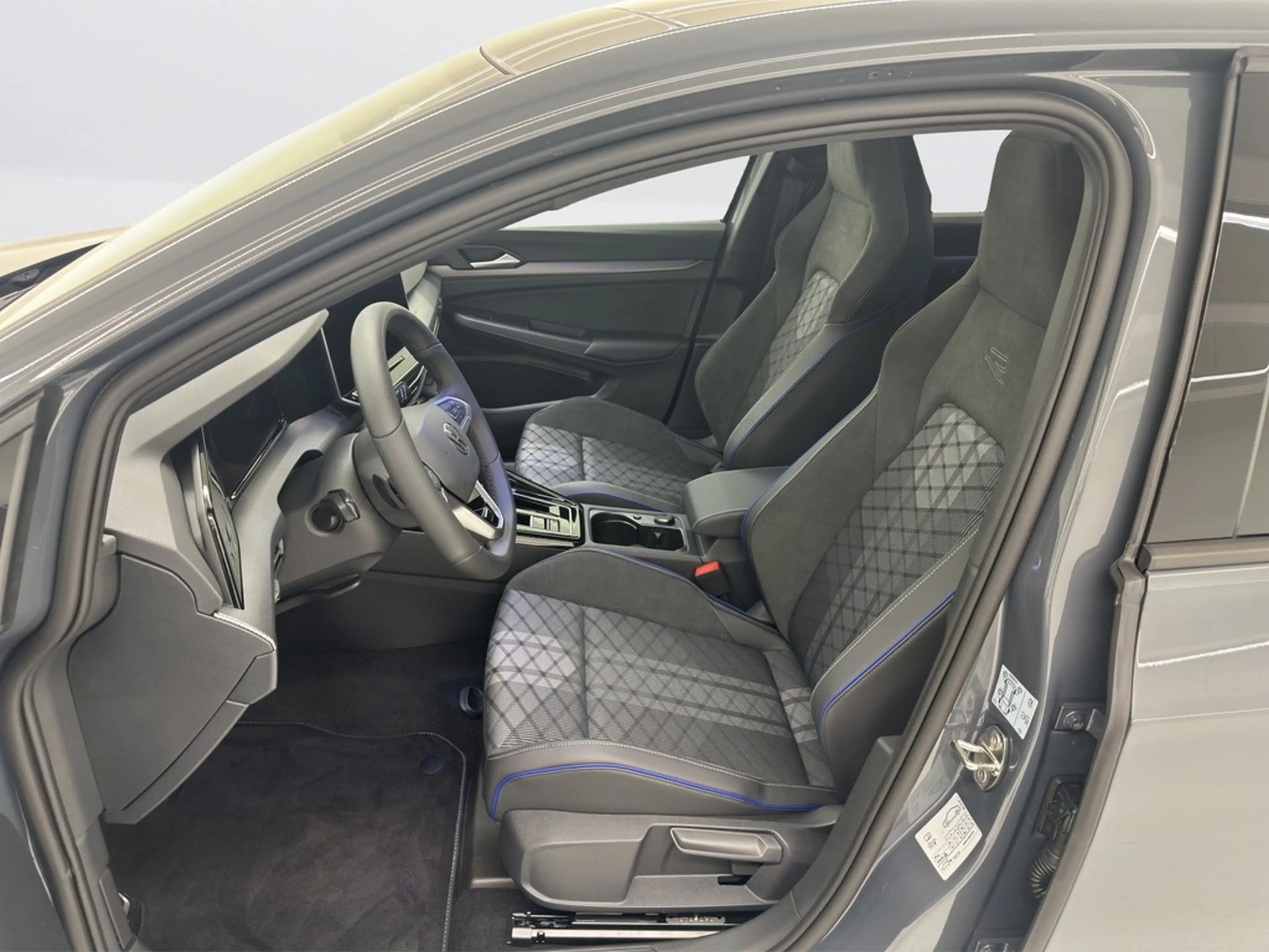 Volkswagen Golf R -Line 1.5 eTSI DSG PANO/DESIGN PAKET/RFK — photo 9