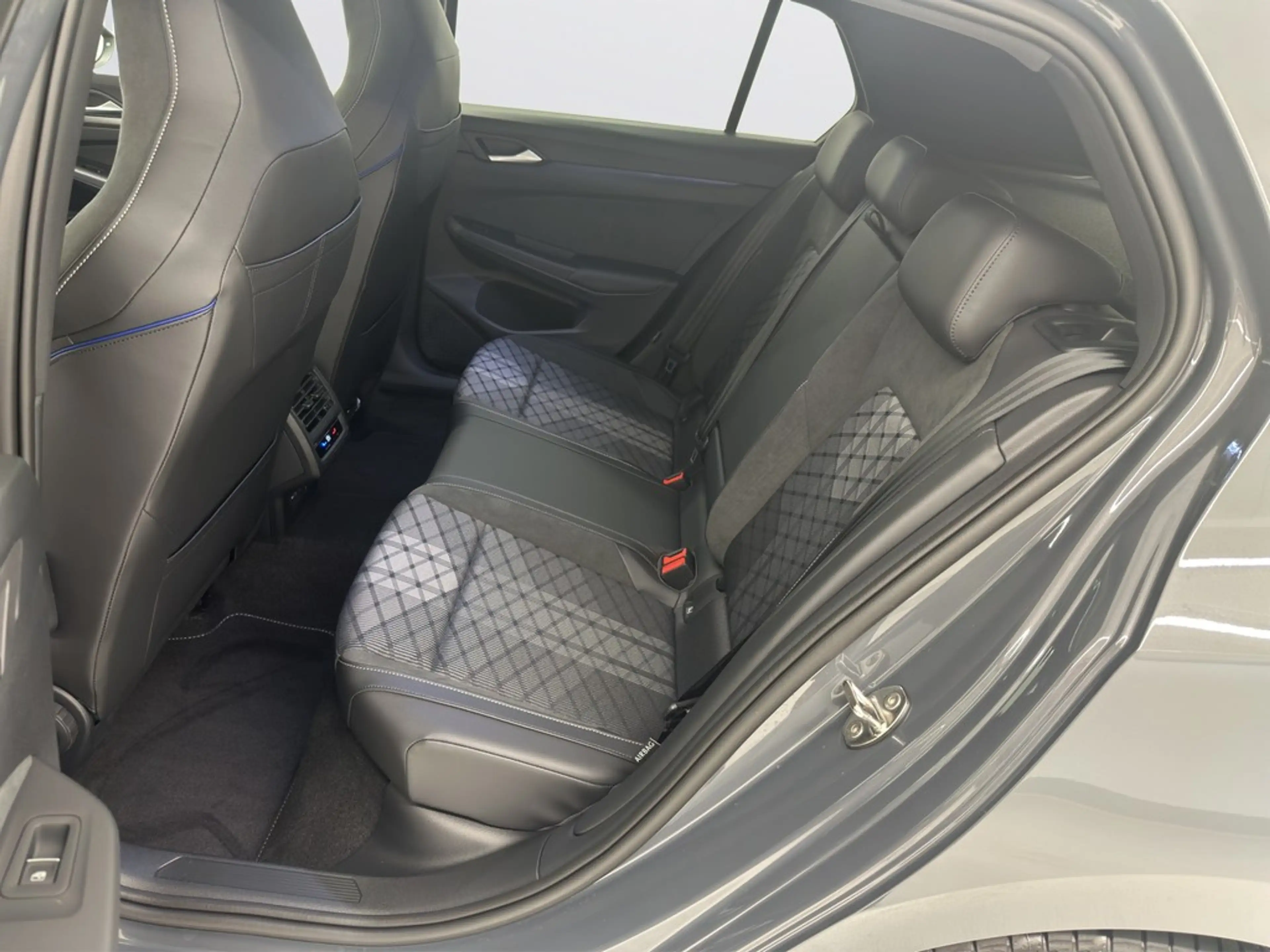 Volkswagen Golf R -Line 1.5 eTSI DSG PANO/DESIGN PAKET/RFK — photo 12