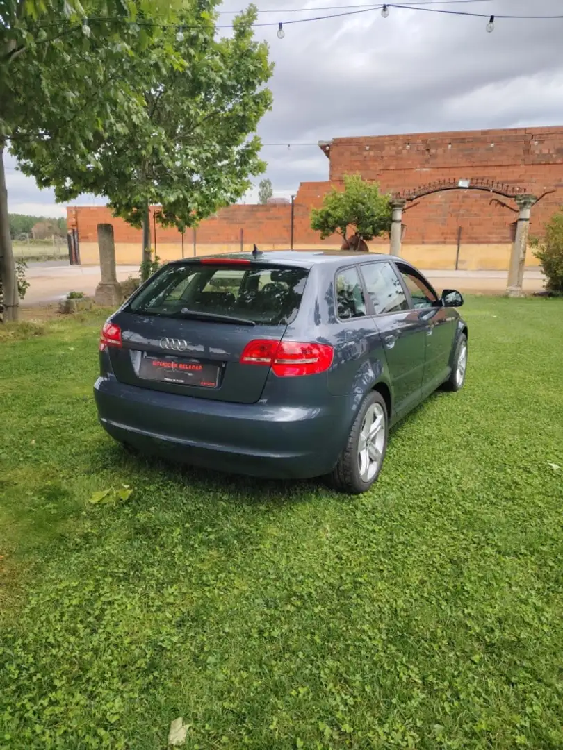 Audi A3 Berlina Manual de 5 Puertas Gris - 2