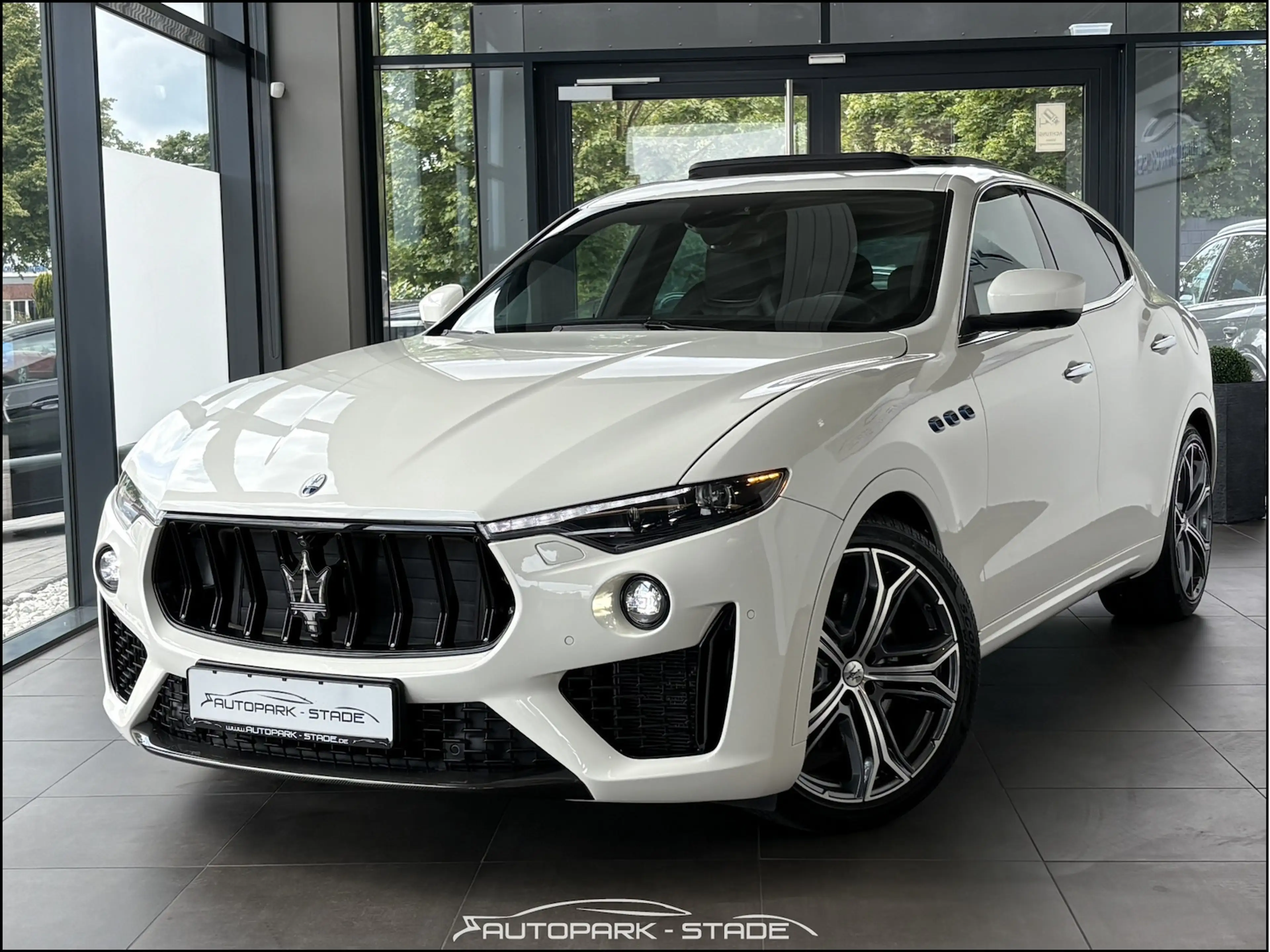 Maserati Levante Diesel Panorama LED Kamera Luft — photo 2