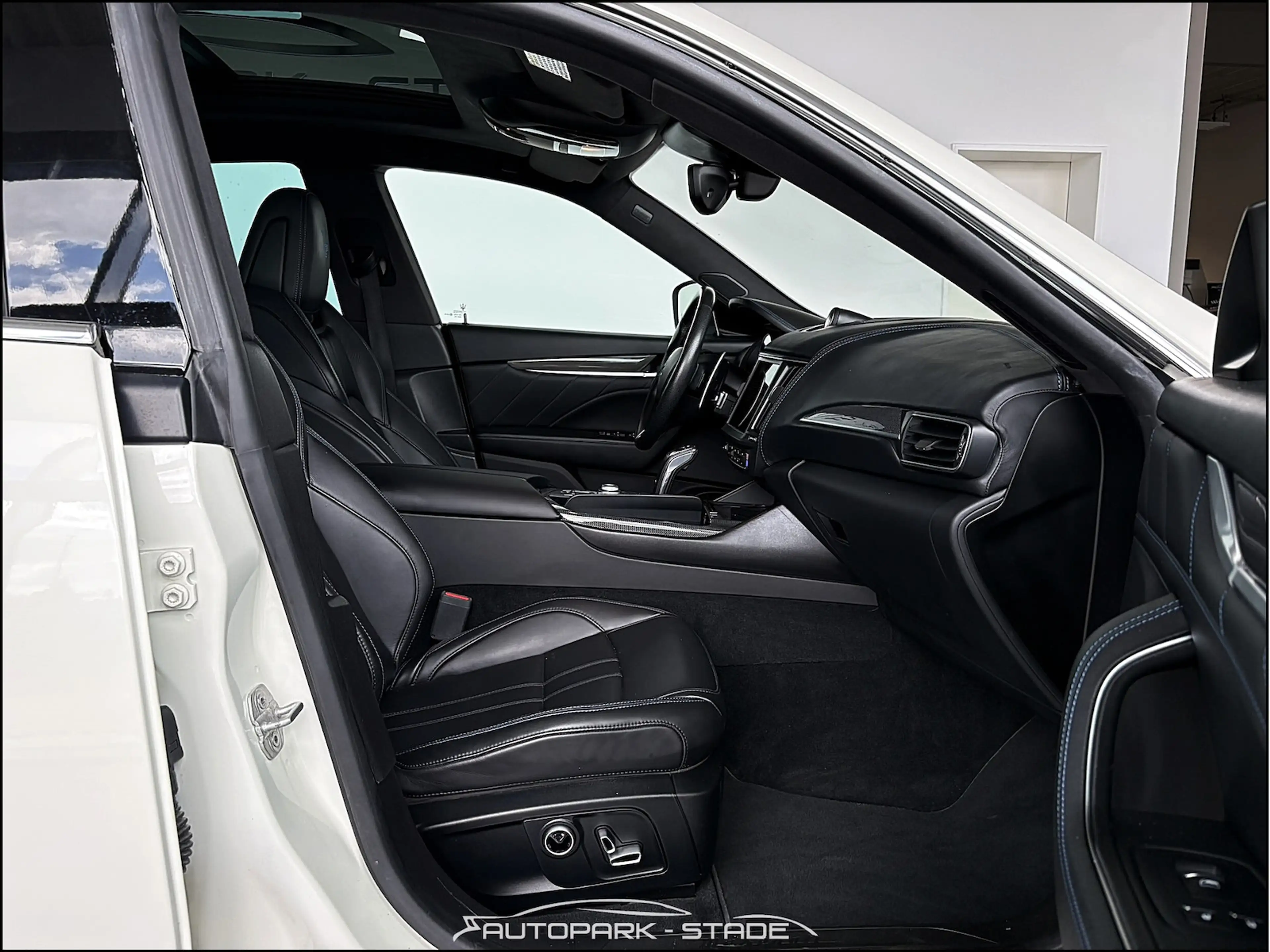 Maserati Levante Diesel Panorama LED Kamera Luft — photo 10