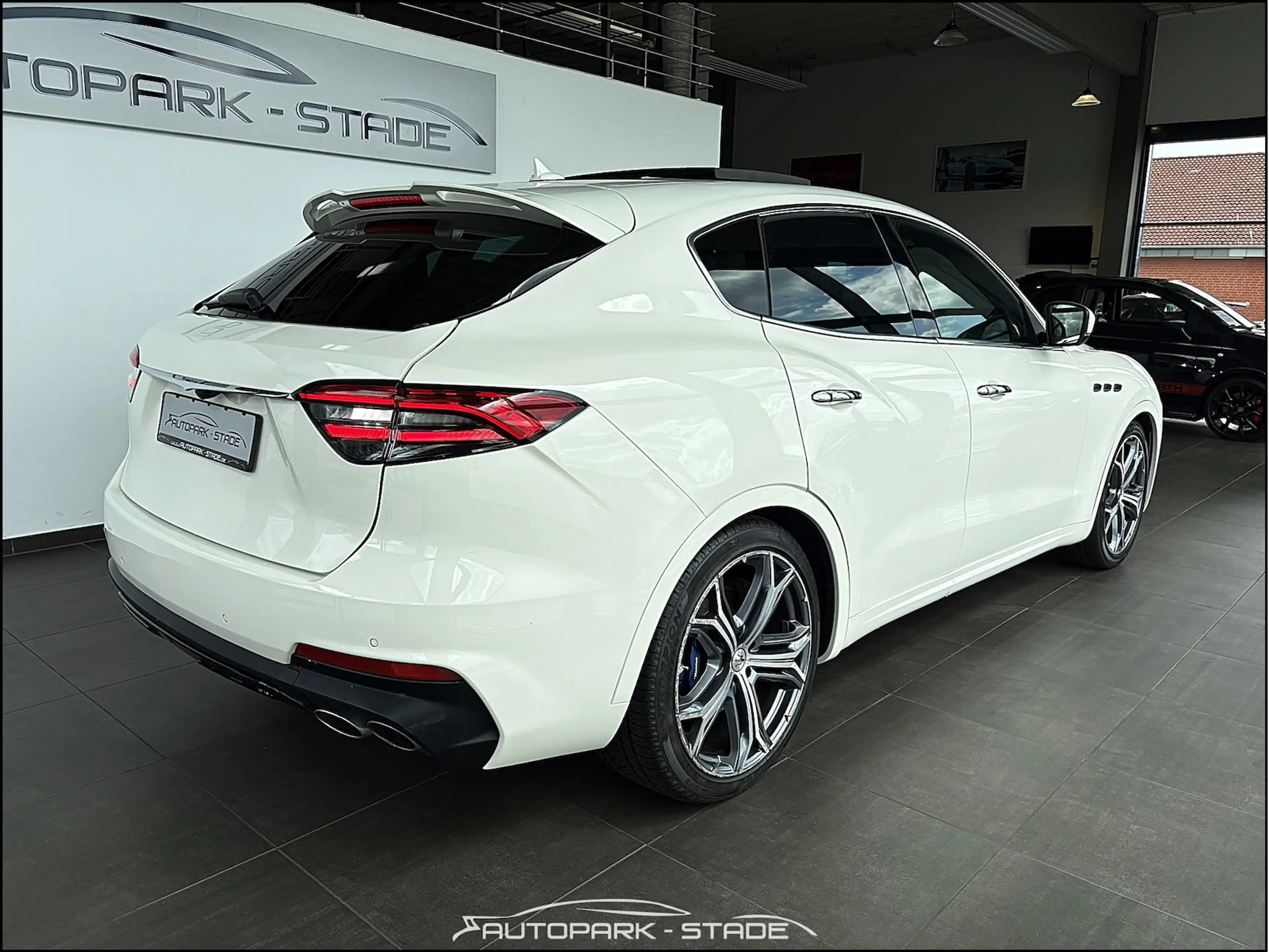 Maserati Levante Diesel Panorama LED Kamera Luft — photo 8