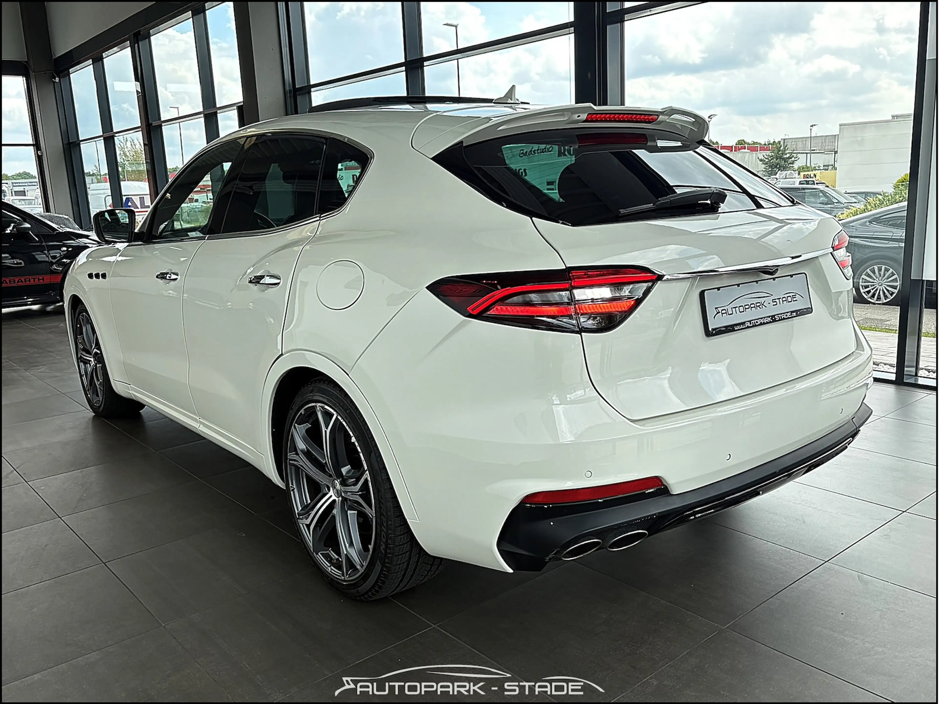 Maserati Levante Diesel Panorama LED Kamera Luft — photo 9