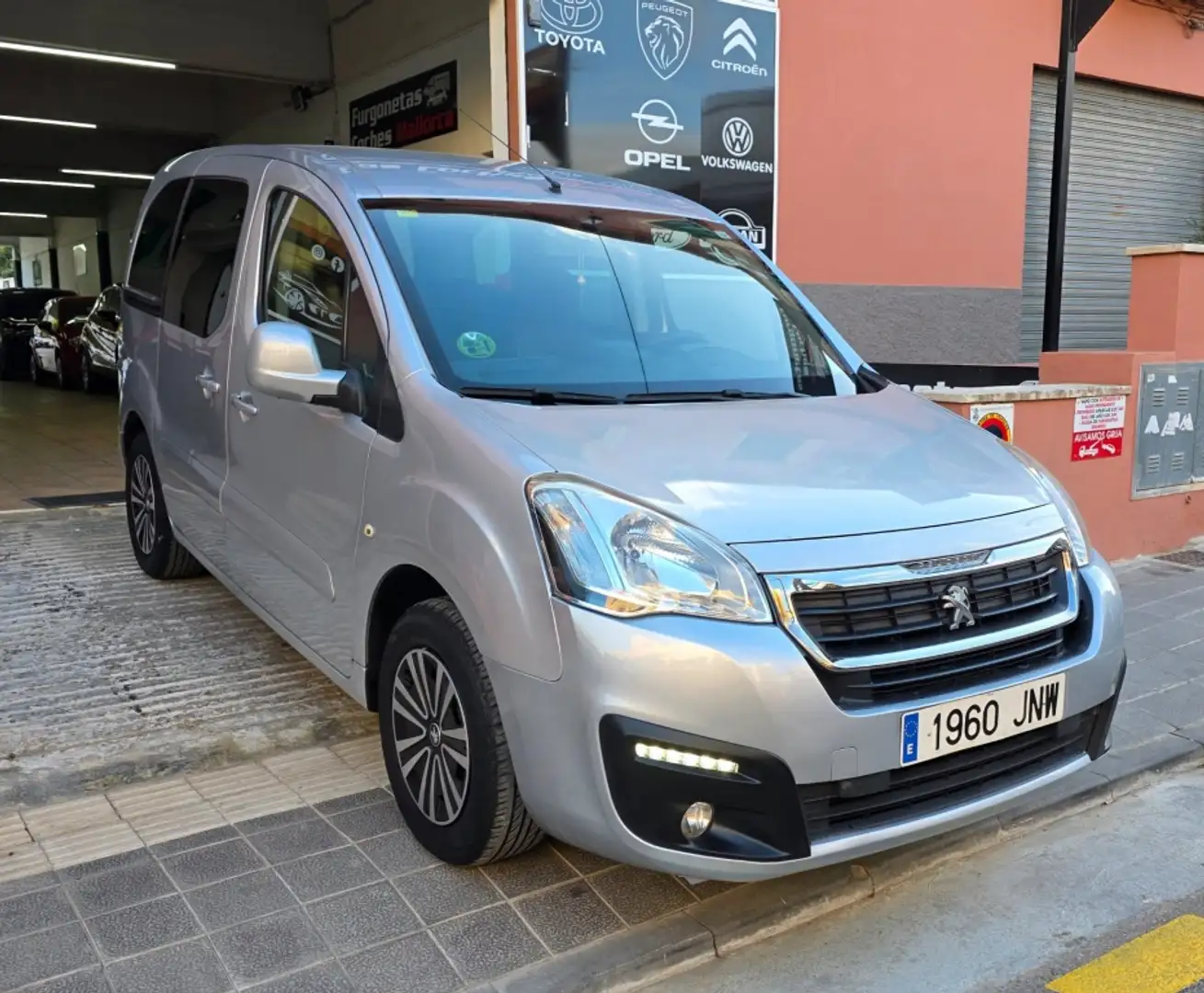 Peugeot Partner PEUGEOT Industrial  Manual de 5 Puertas Gris - 2