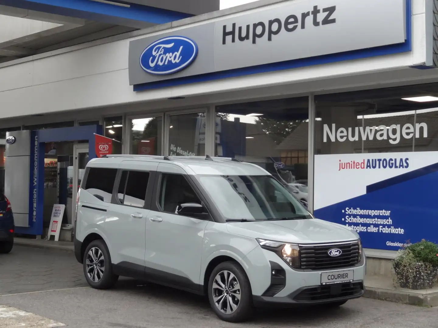 Ford Tourneo Courier Titanium behWSS SHZ 17" LMR AHK Gris - 1