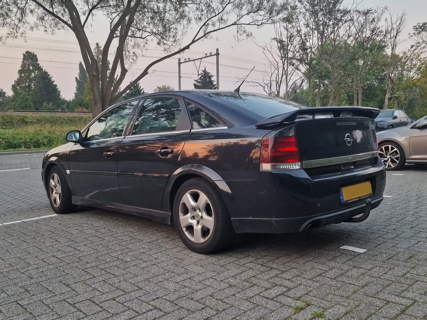 Opel Vectra Vectra 1.8-16V Elegance Negro - 2