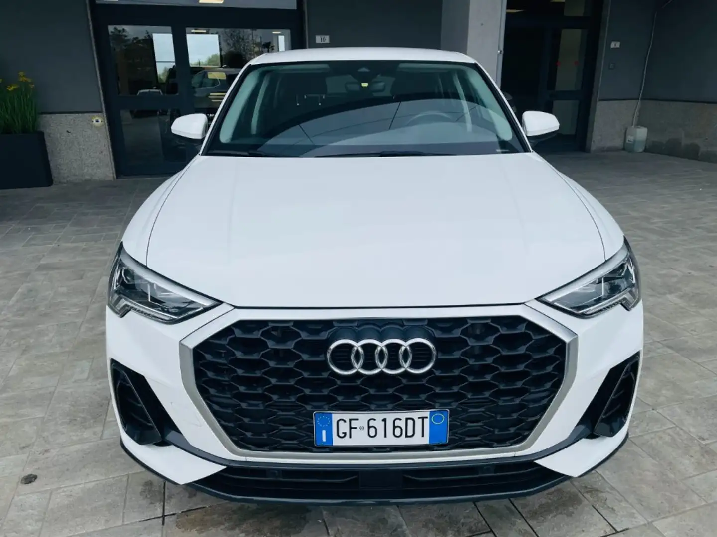 Audi Q3 SPB 45 TFSI e PHEV S tronic Wit - 2