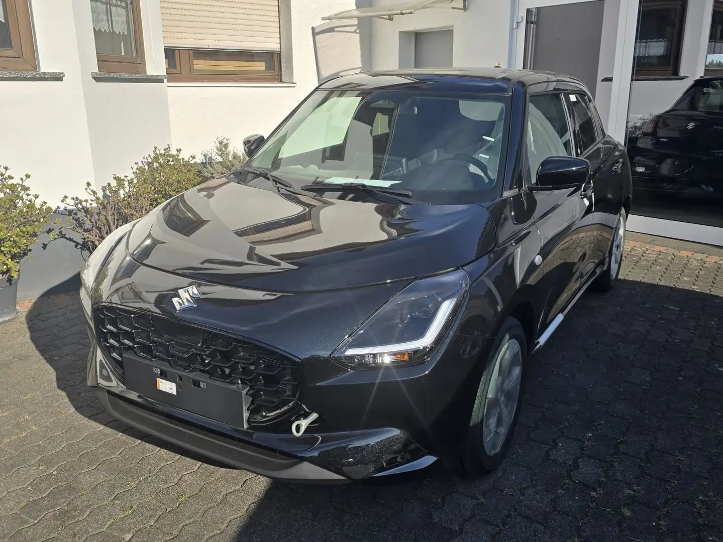 Suzuki Swift 1.2 Hybrid MT Comfort Noir - 1