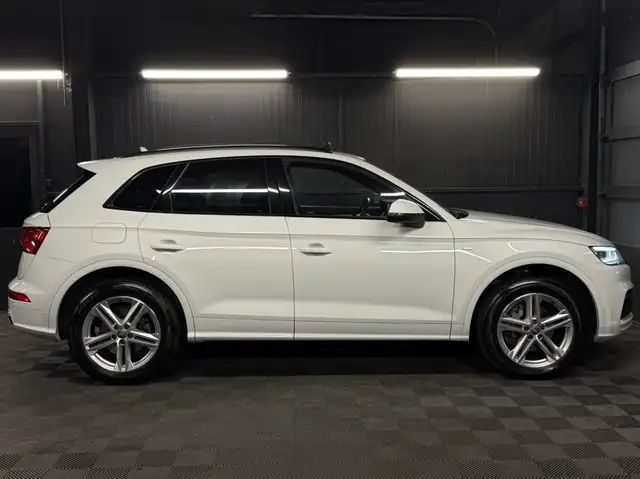 Audi Q5 view 4