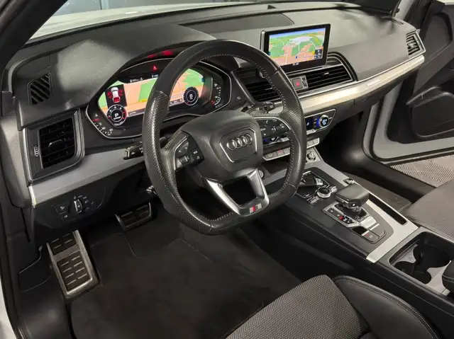 Audi Q5 view 12