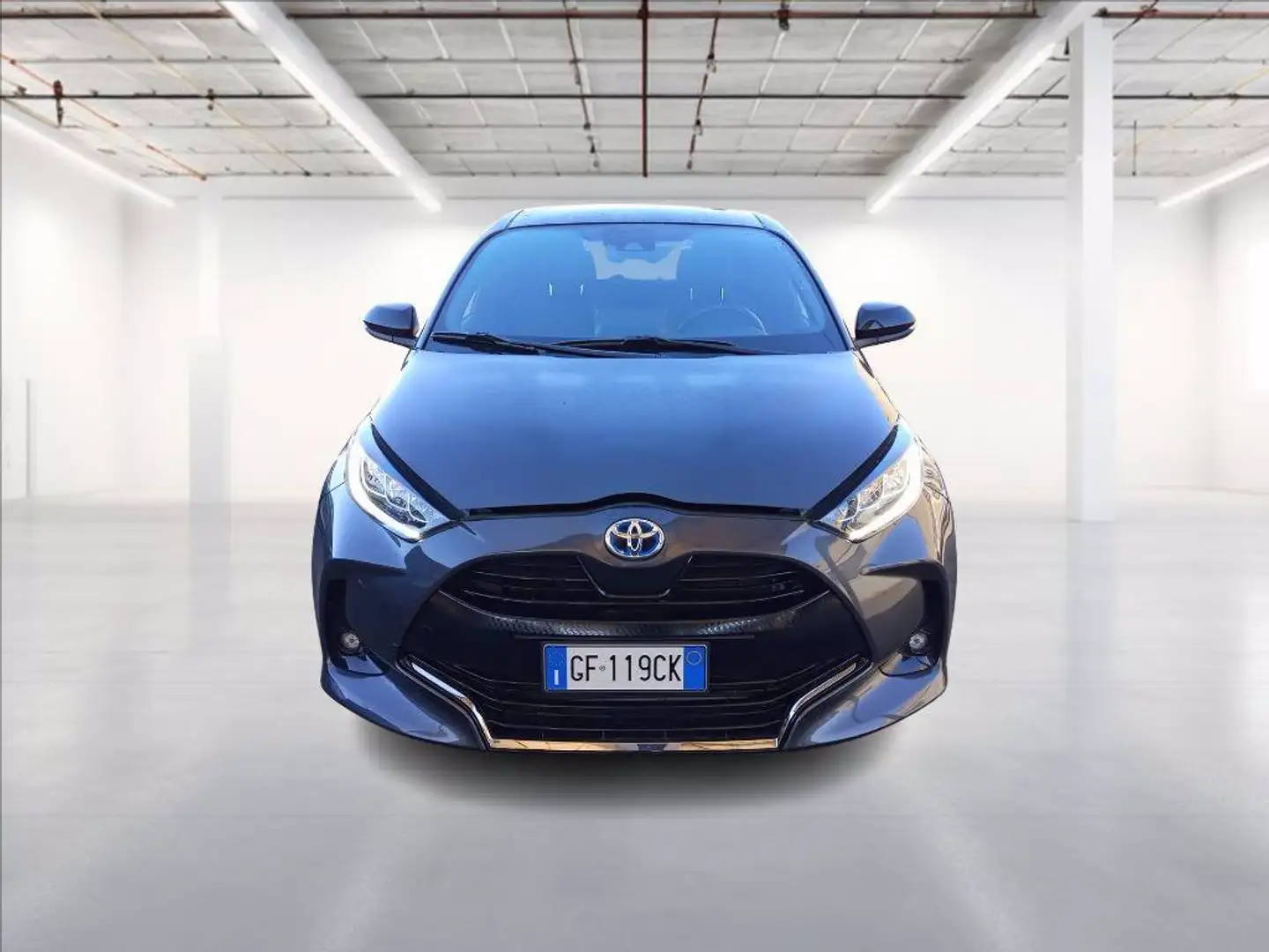 Toyota Yaris 1.5h Lounge Grijs - 2