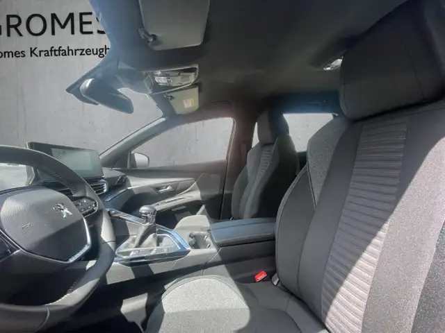 Peugeot 5008 view 9