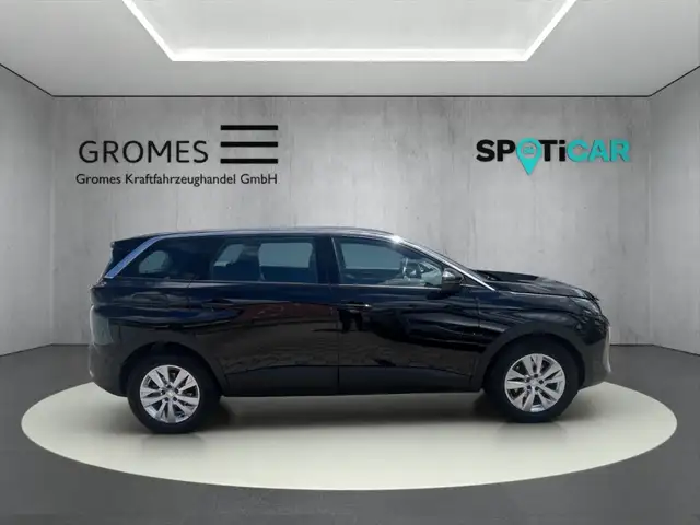 Peugeot 5008 view 2