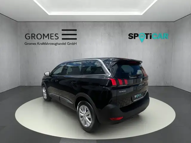 Peugeot 5008 view 5