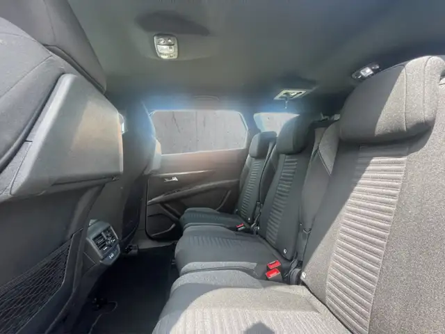 Peugeot 5008 view 8