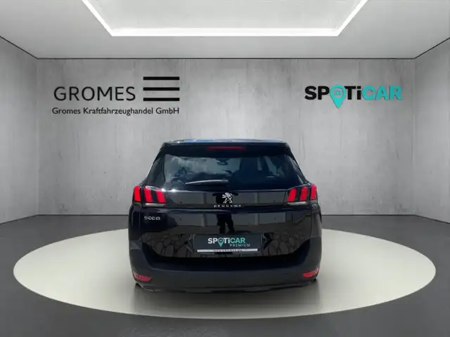 Peugeot 5008 view 4