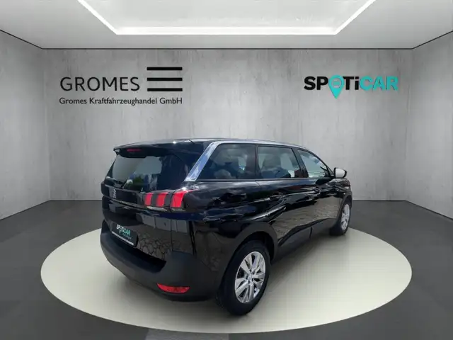 Peugeot 5008 view 3