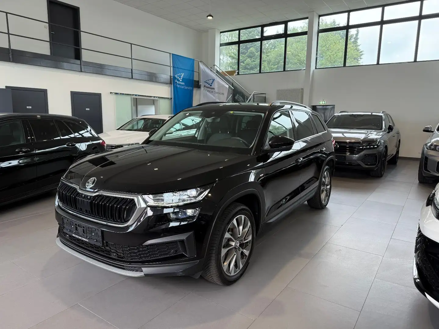 Skoda Kodiaq Clever 2.0 TDI DSG 4x4 AID/MATRIX/KAM/AHK Schwarz - 1