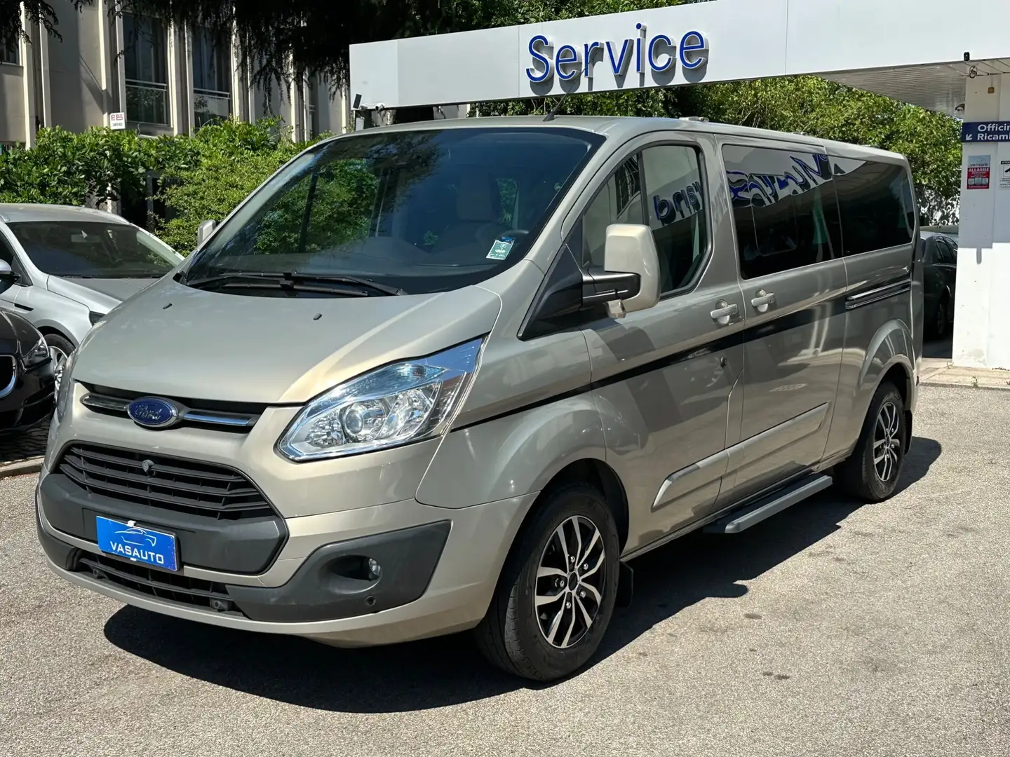 Ford Tourneo Custom Tourneo Custom 300 2.2 TDCi 155CV PL Titanium Bronzo - 2