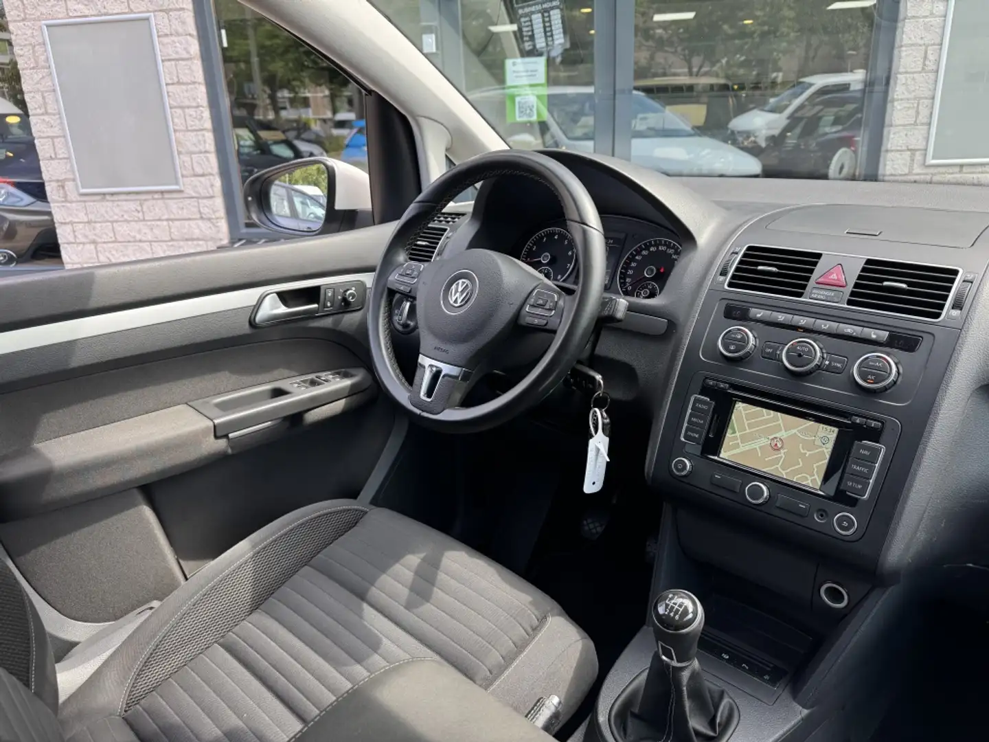 Volkswagen Touran 1.2 TSI Highl 7Pers Navi Dealer ODH Wit - 2