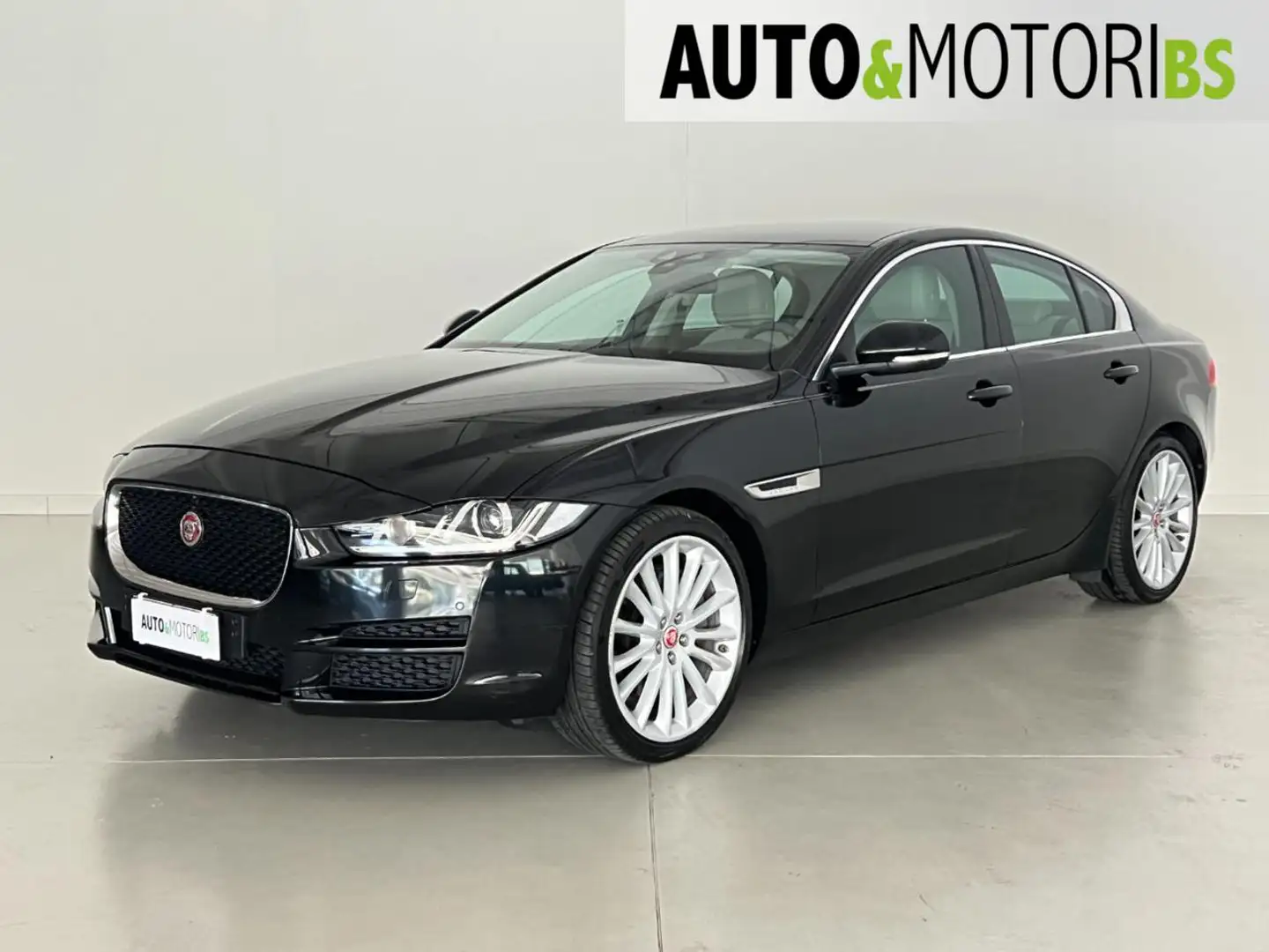 Jaguar XE 2.0 D 240 CV AWD aut. Portfolio Nero - 1