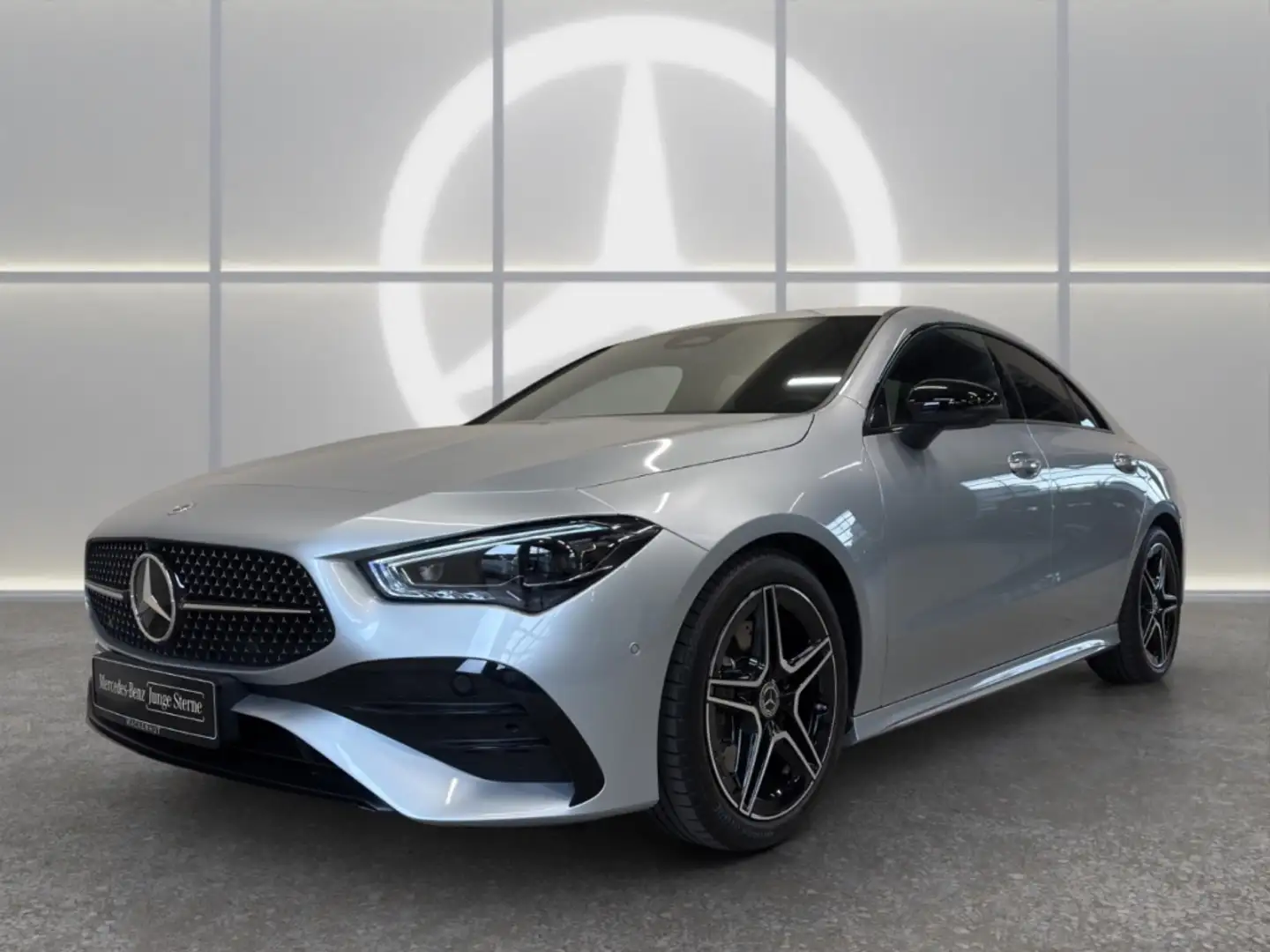 Mercedes-Benz CLA 200 EDITION AMG LINE +NIGHT+DISTR+MULTIB Silber - 1