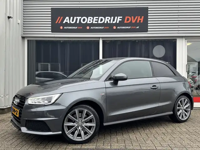 Audi A1 1.8 TFSI S-LINE / Automaat / Schaalstoelen / Stoel